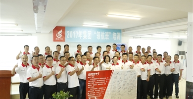 “千秋邈矣獨留我,百戰歸來再讀書”